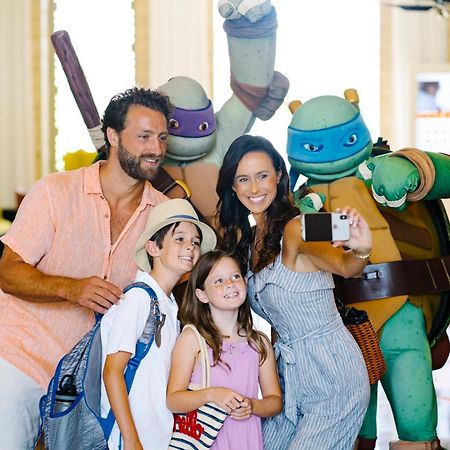 Nickelodeon Hotels & Resorts Пунта-Кана Екстер'єр фото The Teenage Mutant Ninja Turtles at the Nickelodeon Hotel in Punta Cana, Dominican Republic