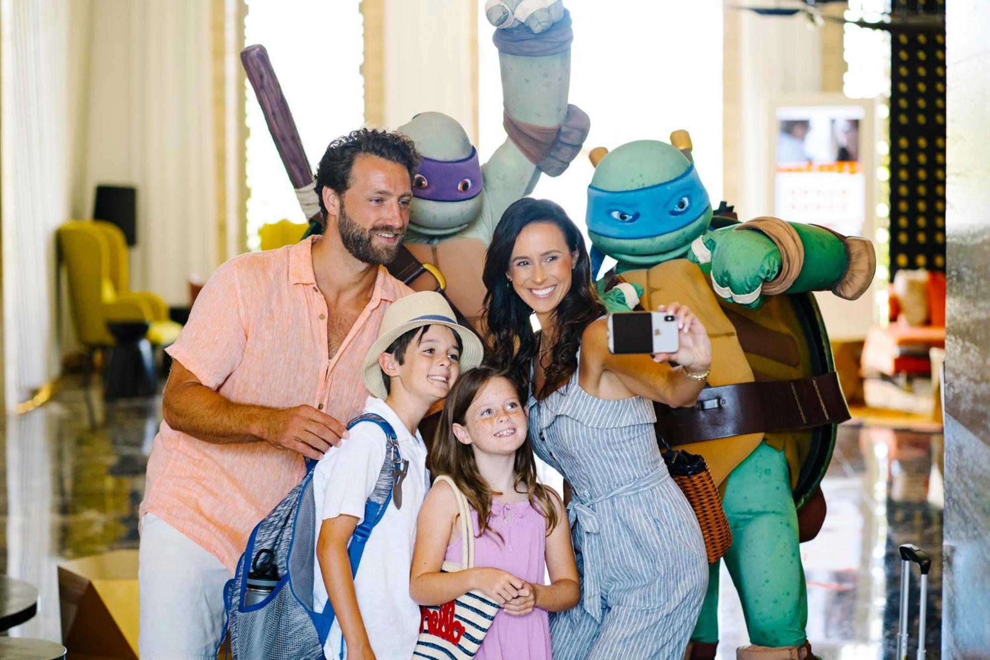 Nickelodeon Hotels & Resorts Пунта-Кана Екстер'єр фото The Teenage Mutant Ninja Turtles at the Nickelodeon Hotel in Punta Cana, Dominican Republic